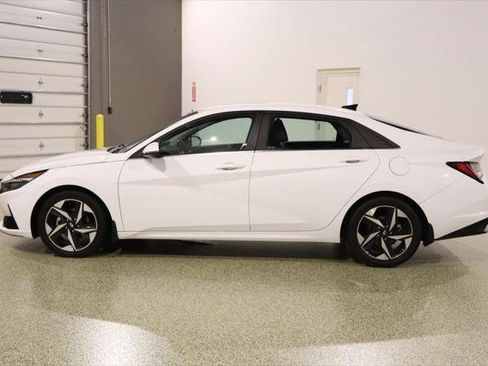 Used 2022 Hyundai Elantra Limited FWD image 5