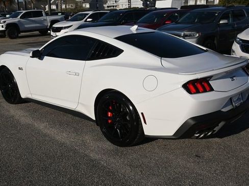 Used 2025 Ford Mustang GT Premium image 3