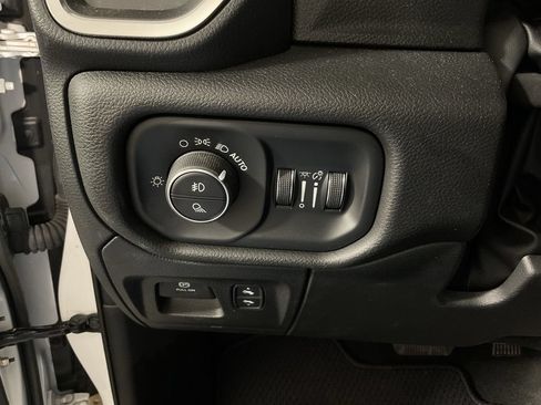 Used 2024 RAM 1500 Laramie AWD/4WD image 27