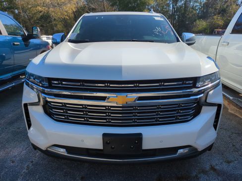 Used 2023 Chevrolet Suburban Premier image 2