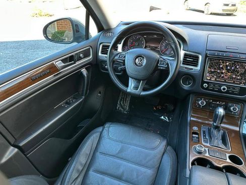 Used 2015 Volkswagen Touareg VR6 AWD/4WD image 32