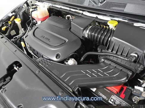Used 2024 Chrysler Pacifica Touring-L FWD image 21