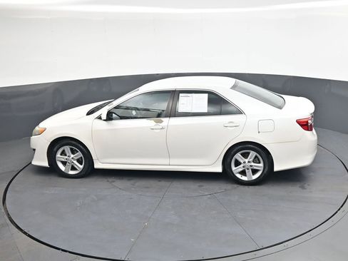 Used 2014 Toyota Camry SE FWD image 35