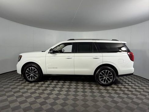 Used 2025 Ford Expedition Platinum image 10
