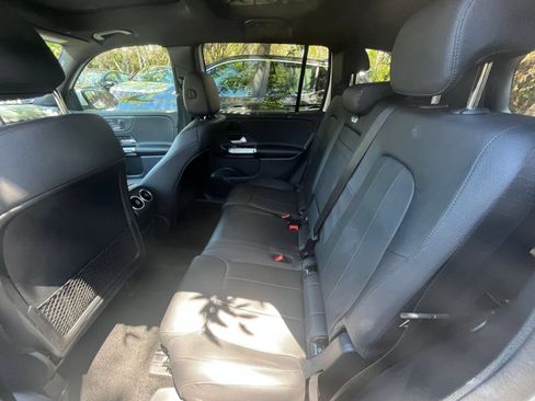 Used 2025 Mercedes-Benz GLB 250 image 27