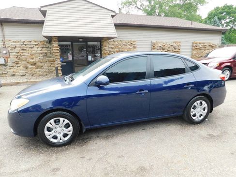 Used 2010 Hyundai Elantra w/ Comfort Pkg 2 image 4