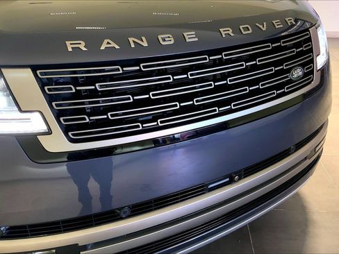 Used 2024 Land Rover Defender 110 X-Dynamic SE AWD/4WD image 6
