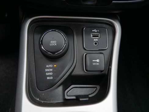 Used 2019 Jeep Compass Latitude w/ Popular Equipment Group image 18