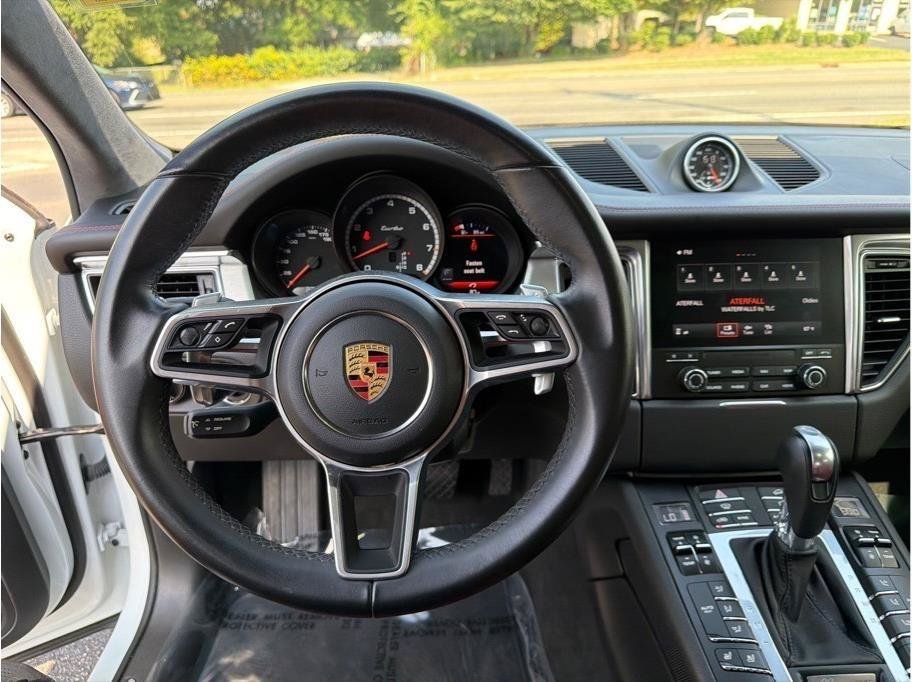 Used 2017 Porsche Macan Turbo AWD/4WD image 15