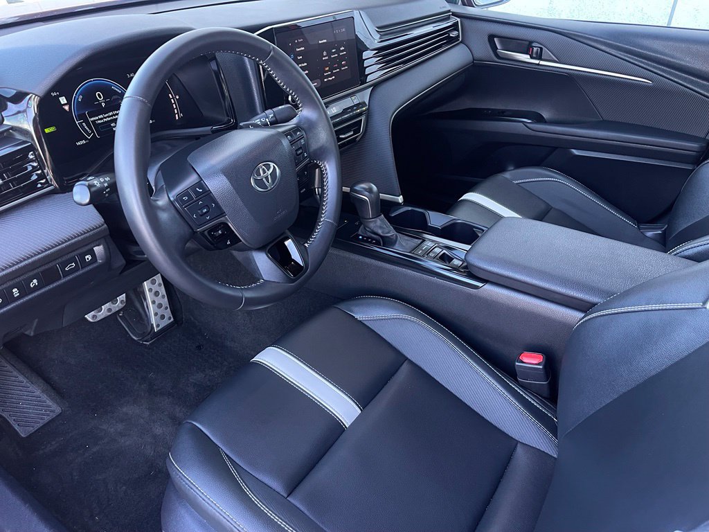 Used 2025 Toyota Camry SE FWD image 8