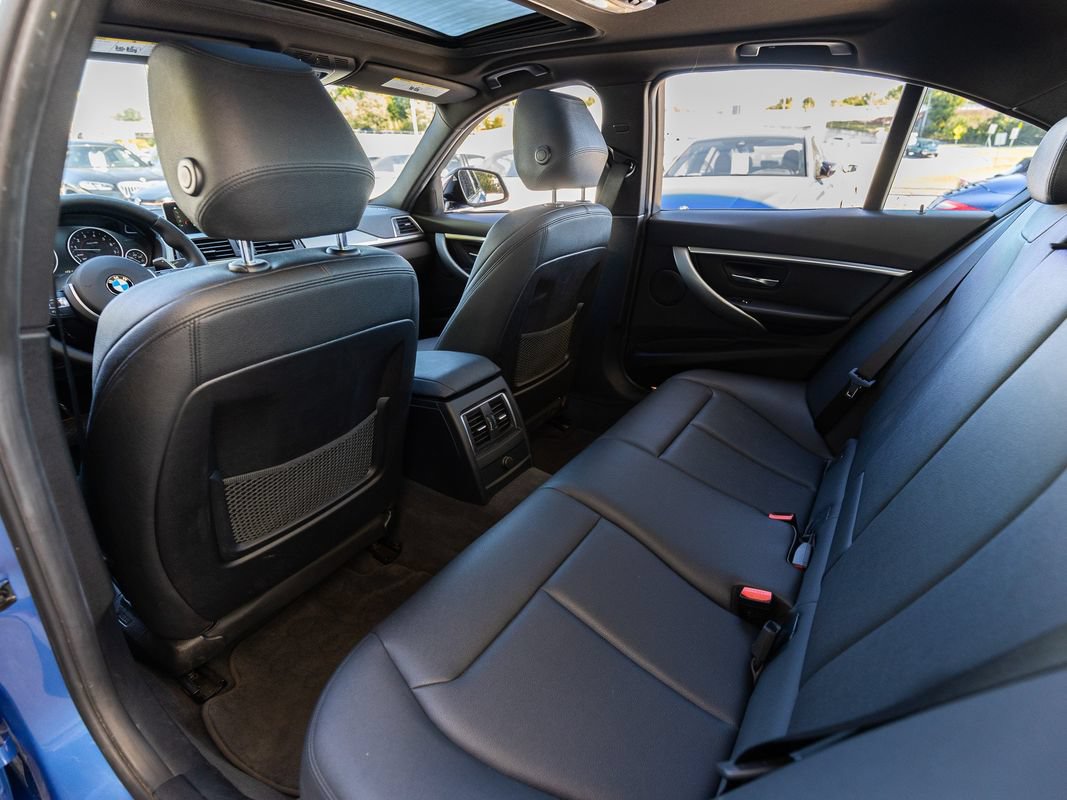 Used 2018 BMW 330i xDrive Sedan w/ M Sport Package AWD/4WD image 31
