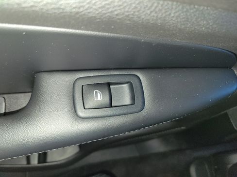 Used 2018 Jeep Grand Cherokee Altitude AWD/4WD image 14