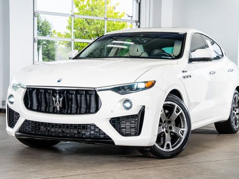 Used 2022 Maserati Levante Modena image 2