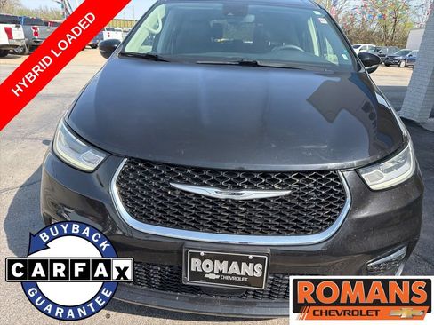 Used 2024 Chrysler Pacifica Limited FWD image 8