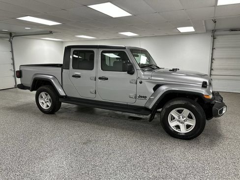 Used 2021 Jeep Gladiator Sport AWD/4WD image 2
