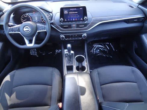 Used 2024 Nissan Altima 2.5 SV FWD image 11