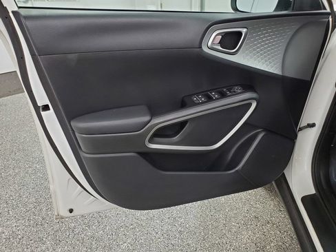 Used 2024 Kia Soul LX w/ Option Group 015 FWD image 14