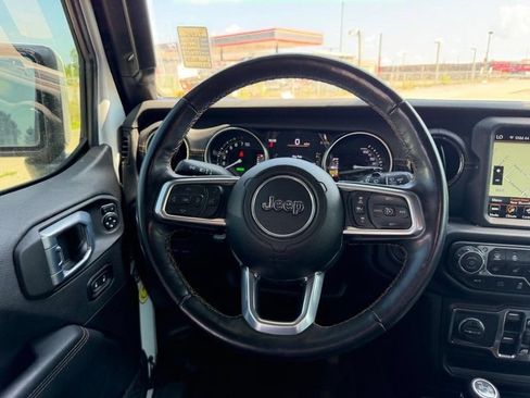 Used 2021 Jeep Wrangler Unlimited Sahara AWD/4WD image 9