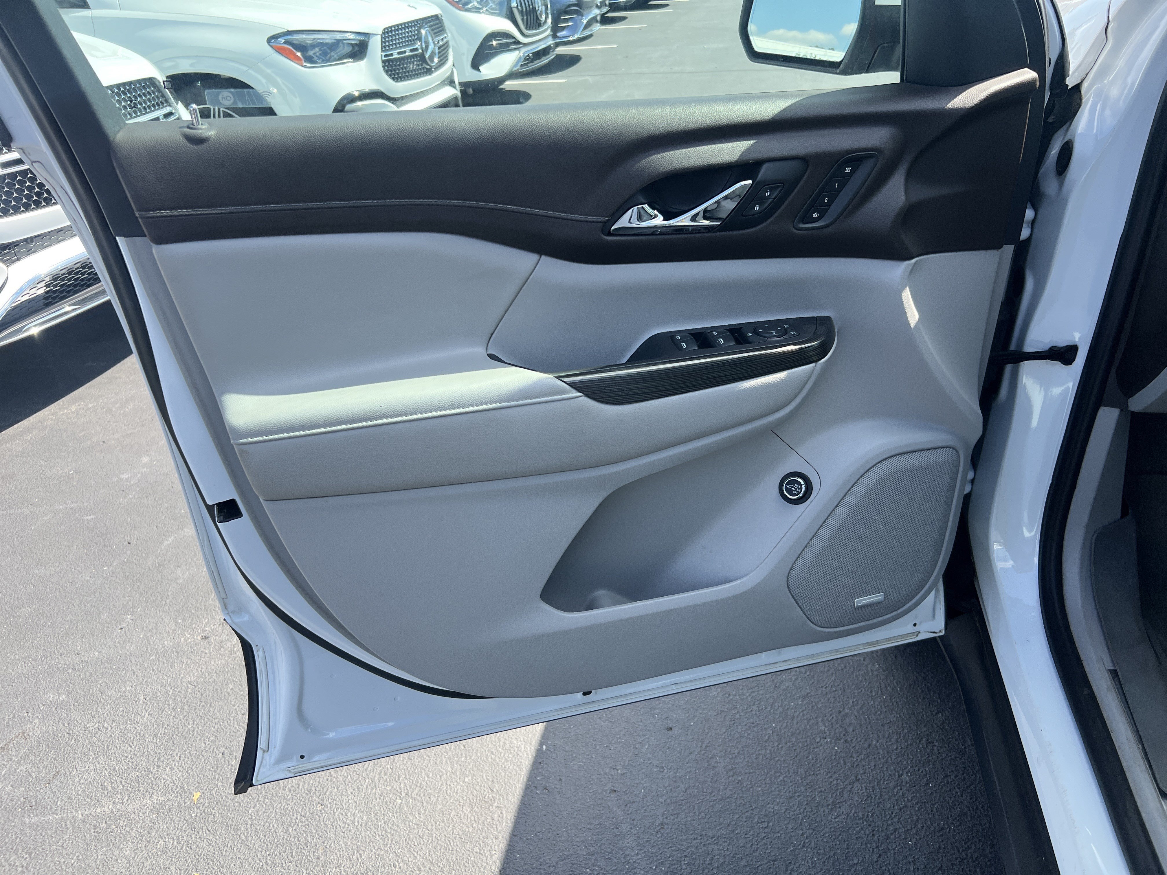 Used 2019 GMC Acadia SLT w/ LPO, Floor Liner Package FWD image 14