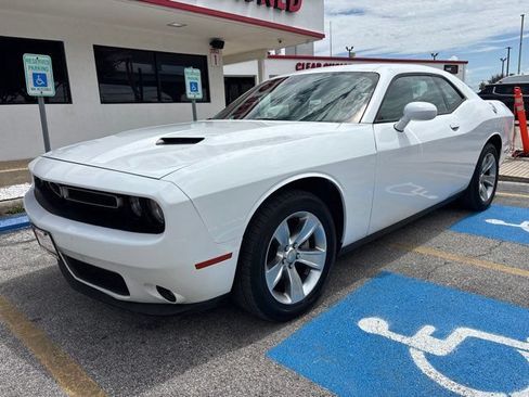 Used 2021 Dodge Challenger SXT w/ Driver Convenience Group RWD image 3