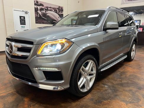 Used 2015 Mercedes-Benz GL 550 4MATIC image 5