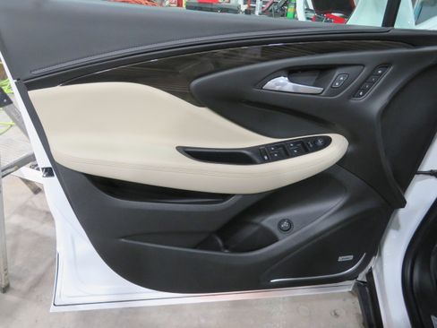 Used 2020 Buick Envision Premium w/ Driver Confidence Package AWD/4WD image 18