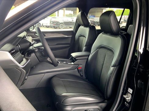 New 2026 Jeep Grand Cherokee L 4WD image 9