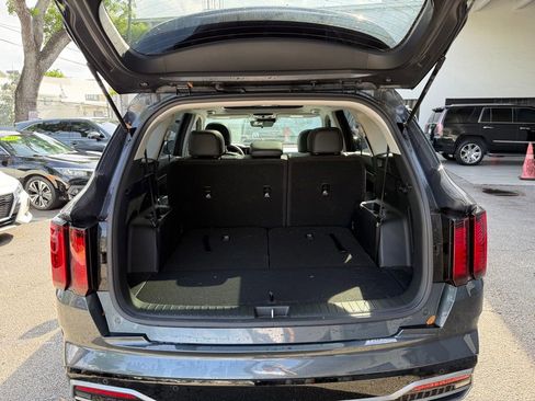 Used 2023 Kia Sorento S w/ Panoramic Sunroof Package FWD image 11