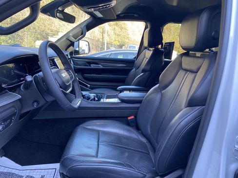 Used 2022 Jeep Wagoneer Series III w/ Flexible Seating Group image 34