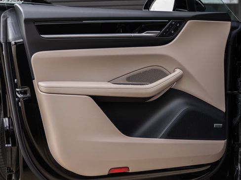 Certified 2025 Porsche Macan Electric RWD image 20