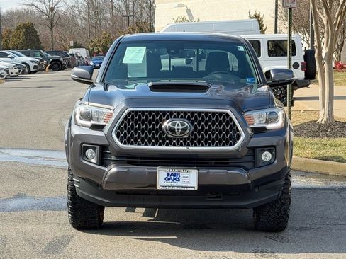 Used 2019 Toyota Tacoma TRD Sport image 4