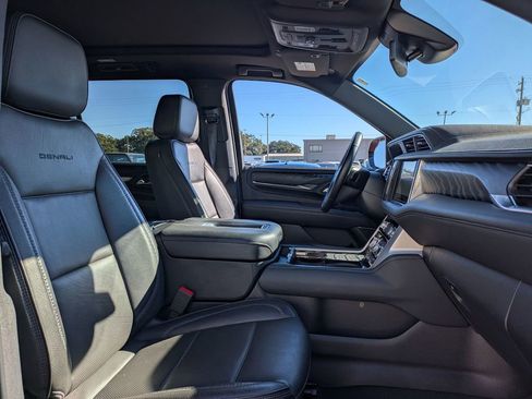 Used 2024 GMC Yukon XL Denali image 33