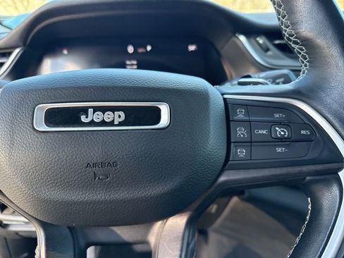 Used 2022 Jeep Grand Cherokee Limited image 38