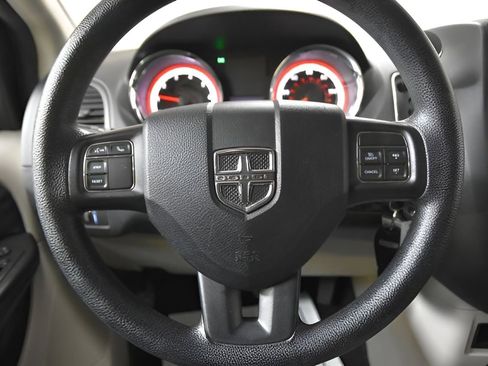 Used 2018 Dodge Grand Caravan SE w/ UConnect Hands-Free Group FWD image 12