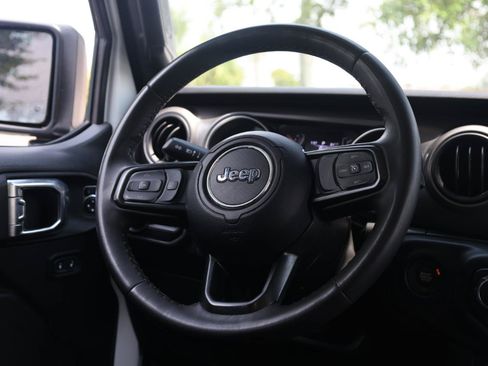 Used 2023 Jeep Gladiator Sport AWD/4WD image 9