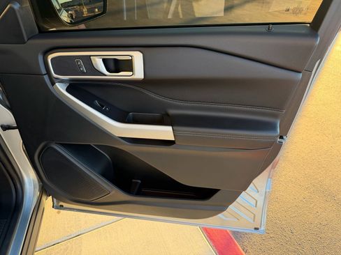 Used 2022 Ford Explorer XLT w/ Equipment Group 202A image 22