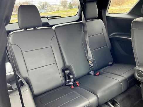 Used 2023 Chevrolet Traverse LT w/ LT Premium Package image 28