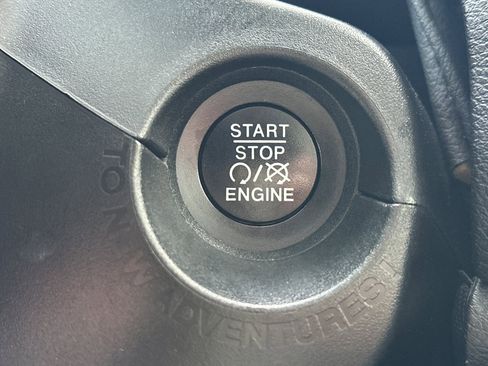 Used 2021 Jeep Renegade Latitude w/ Sun & Sound Group image 21