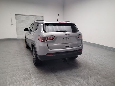 Used 2018 Jeep Compass Latitude FWD image 6