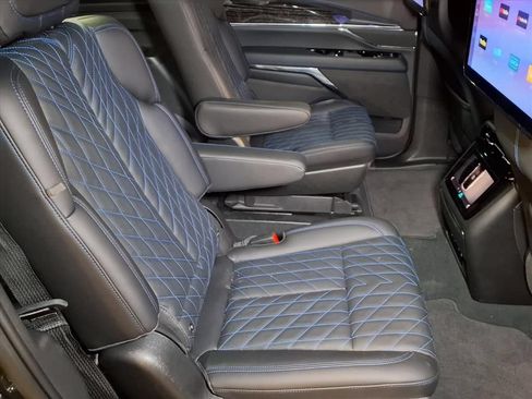 Used 2026 Cadillac Escalade IQ Luxury 1 AWD/4WD image 18