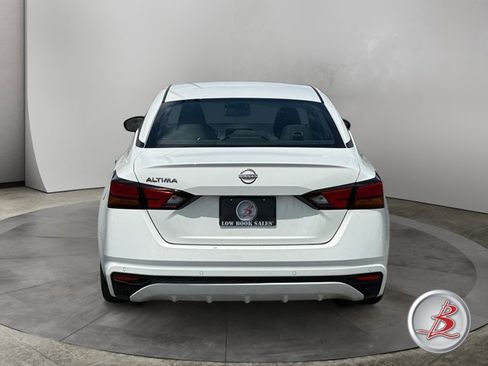 Used 2024 Nissan Altima 2.5 S FWD image 6