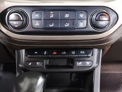 Used 2022 GMC Canyon Denali AWD/4WD image 16