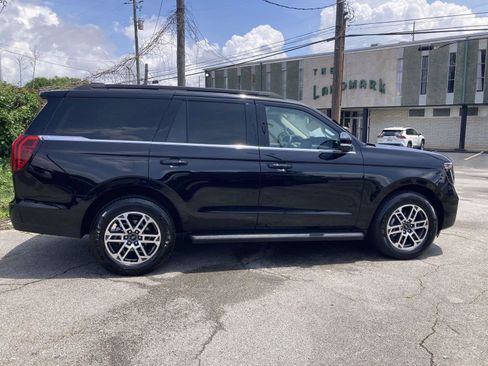 Used 2025 Ford Expedition Active RWD image 2