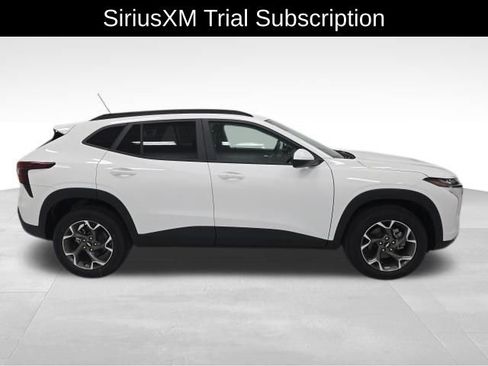 New 2026 Chevrolet Trax LT w/ Sunroof Package image 7