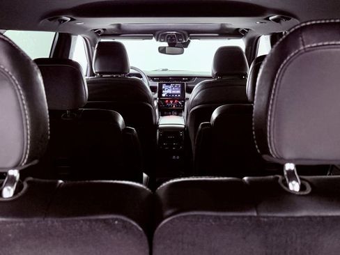 Used 2023 Jeep Grand Cherokee L Altitude image 30