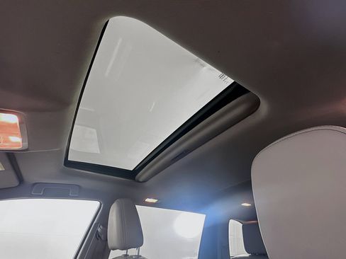 Used 2015 Toyota Highlander XLE image 26