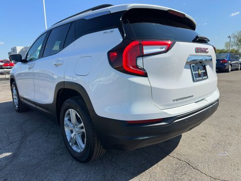 Used 2023 GMC Terrain SLE w/ Driver Convenience Package image 7