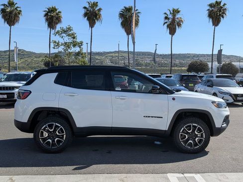 New 2026 Jeep Compass Trailhawk w/ Sun, Sound & Navigation Group AWD/4WD image 10