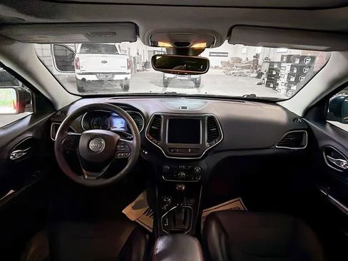 Used 2022 Jeep Cherokee Trailhawk w/ Trailhawk Elite Value Package AWD/4WD image 10