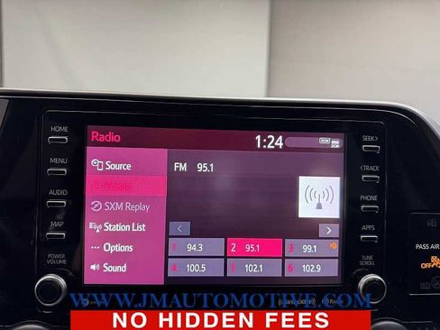 Used 2021 Toyota Highlander XLE image 25